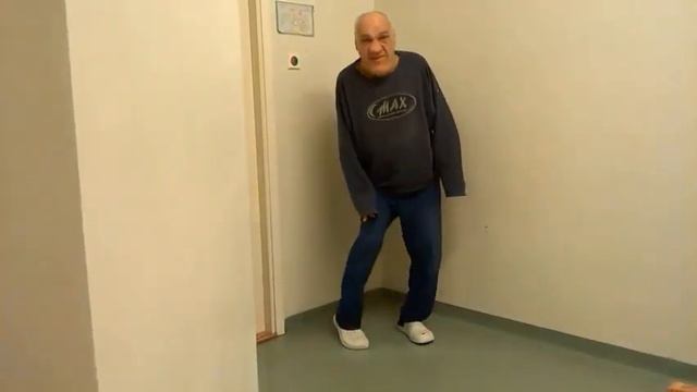 Вменяемый шизофреник Владимир Яриков играет на баяне смотреть онлайн