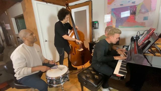 Jesus Molina, Randy Waldman, Carlitos del Puerto and Ramses Rodriguez Performing ''CHEROKEE'' смотреть онлайн