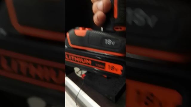 Шуруповёрт BLACK+DECKER, BDCHD18KB. Ударный 18ти вольтовый шуруповёрт. смотреть онлайн