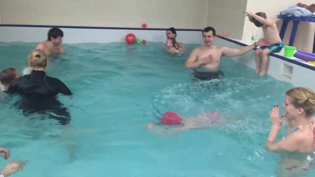 Плавание с малышами - Обучение плаванию в бассейне в Минске для детей (Курсы,Секция,занятия) смотреть онлайн