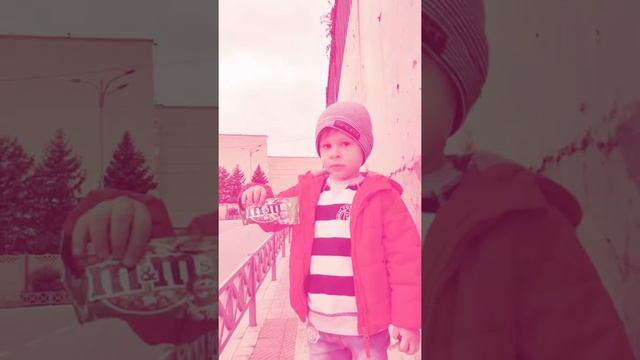 Чаво Моисей кормит голубей и молиться