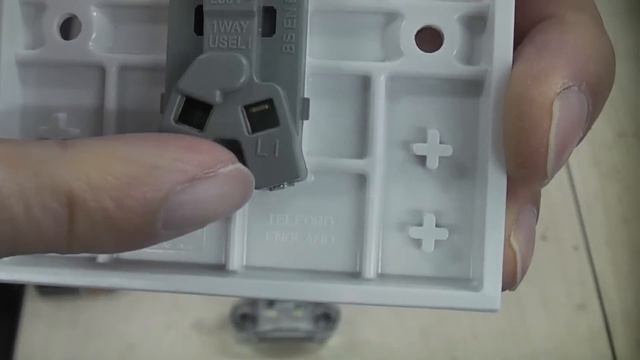 Two way light switching explained смотреть онлайн