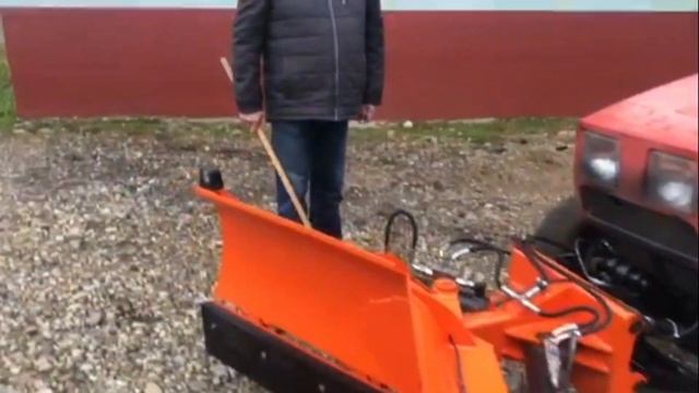 Гидроповоротный отвал Бабочка НТУ 12 для уборки снега и сыпуч материалов на трактор МТЗ 320, МТЗ 62 смотреть онлайн
