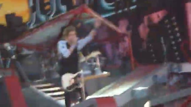 eighteen - 5sos - madrid 10/7/14 (vicente calderón) смотреть онлайн