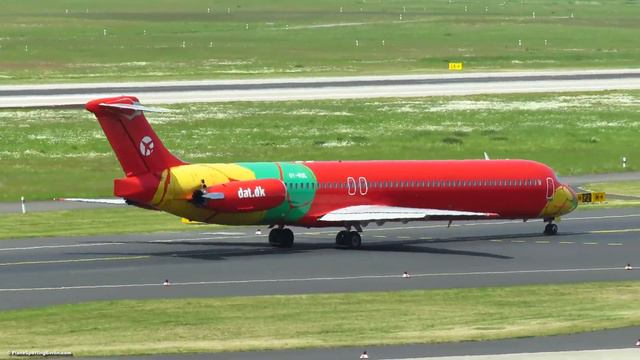 Danish Air Transport MD-83 Landing and Takeoff at Düsseldorf Airport | OY-RUE смотреть онлайн