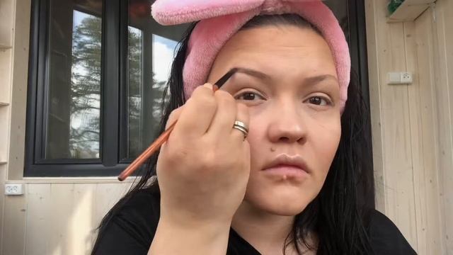 МАКИЯЖ СО СТРЕЛКАМИ. Сам себе визажист смотреть онлайн