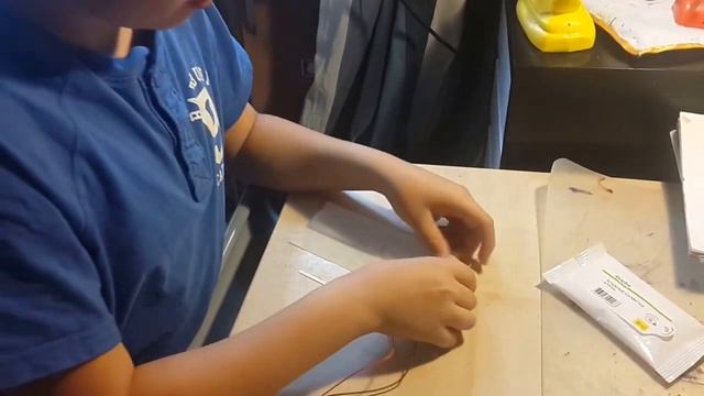 Как сделать батарейку из влажных салфеток смотреть онлайн