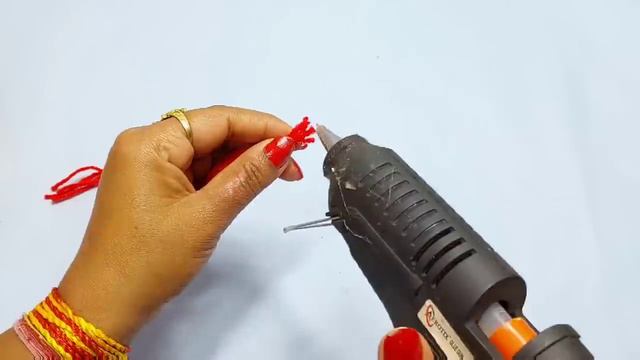 Plastic bottle vase Craft idea/Diy new Design bottle flower vase/Wool se Guldasta banane ki vidhi смотреть онлайн