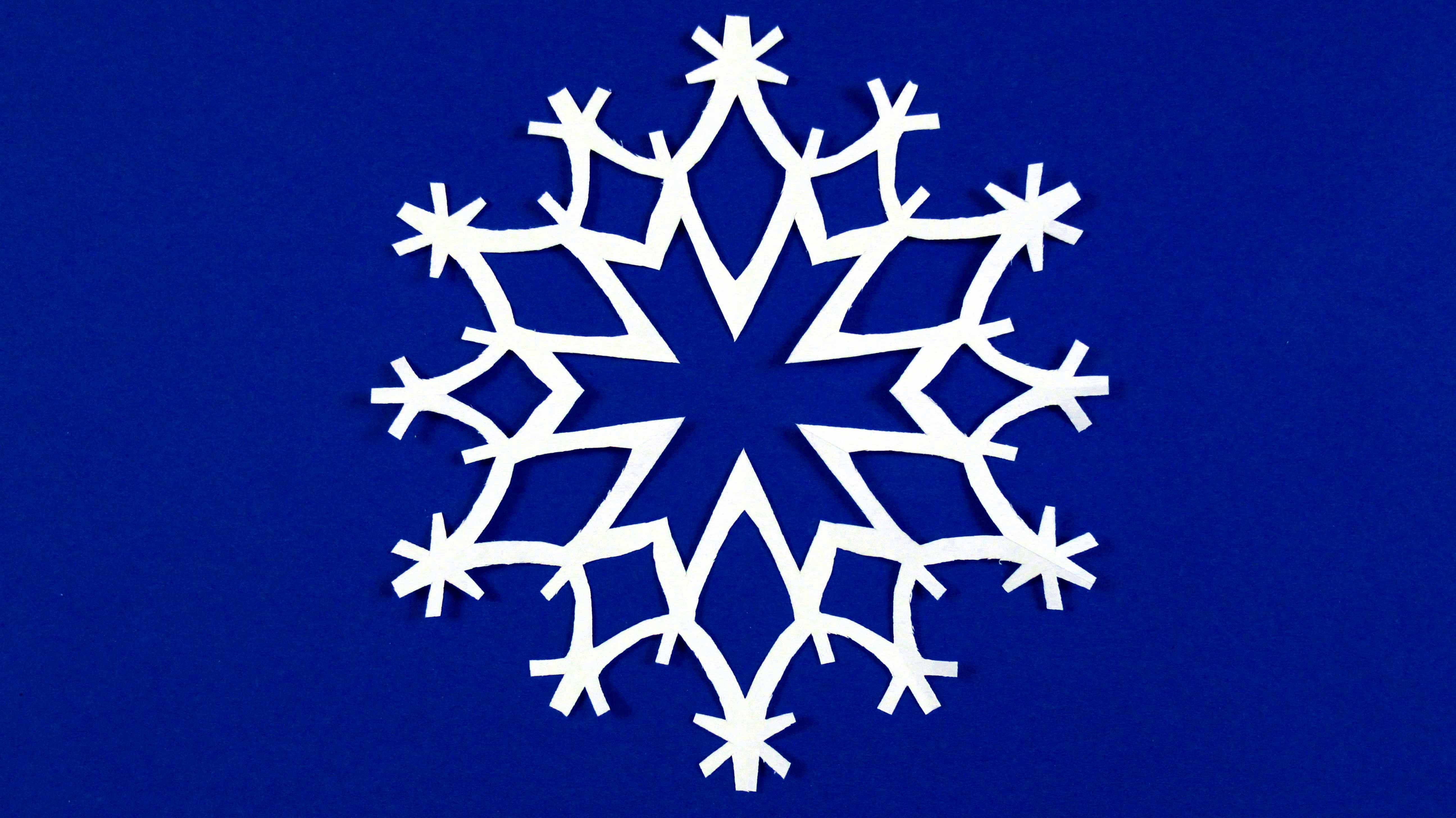 Как сделать снежинку из бумаги своими руками смотреть онлайн