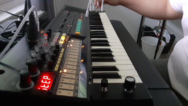 Casiotone MT-540 x Volca Beats смотреть онлайн