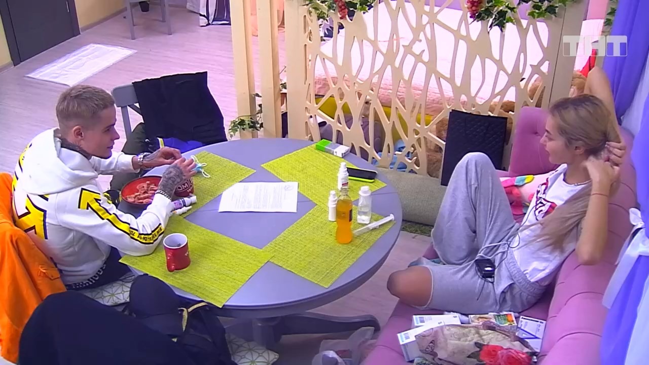 Дом-2: Максим Колесников ухаживает за Настей Стецевьят смотреть онлайн