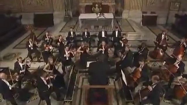 Sir Gilbert Levine conducts Verdi Ave Maria смотреть онлайн