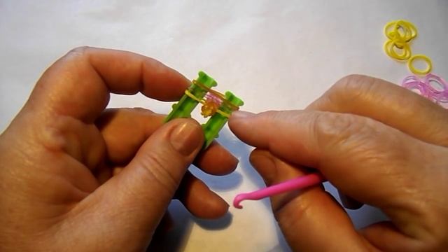 плетение из резинок браслета СЕМЕЙНЫЙ РЫБИЙ ХВОСТ без станка на рогатке смотреть онлайн