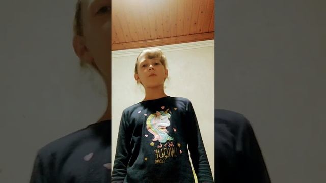 так я буду ходить с одной половиной чёлки и без чёлки как вам пишите комментарии как лучше с чёлкой смотреть онлайн