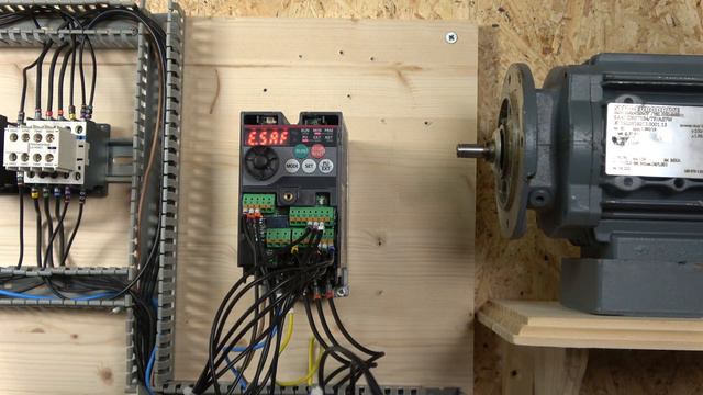 Mitsubishi FR-D700 remote control, 2 wire and 3 wire control, parameter set up. (English) смотреть онлайн