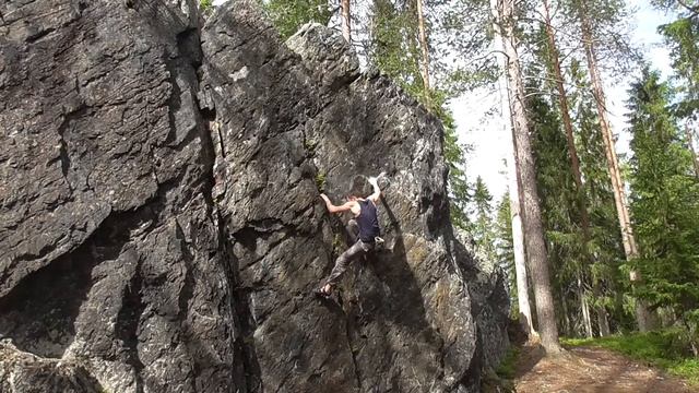 Камень. Пробуем залезть без страховки смотреть онлайн