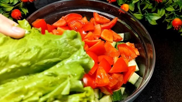 САЛАТ НА НОВЫЙ ГОД 2023! Ему НЕТ РАВНЫХ на ПРАЗДНИЧНОМ СТОЛЕ! ВЛЮБЛЯЕТ В СЕБЯ ВСЕХ! смотреть онлайн