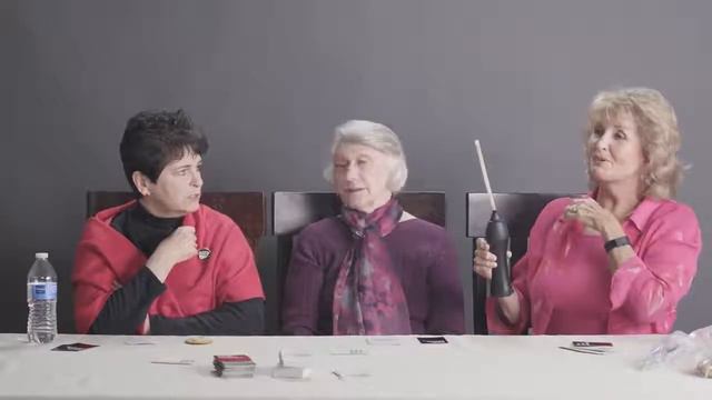 ✰ 4K Ultra HD Video Film ►Omas rauchen das erste mal Gras ►Бабушки траву курят в первый раз смотреть онлайн