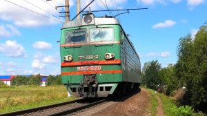 «Уже знакомый» ВЛ15-020 с грузовым поездом