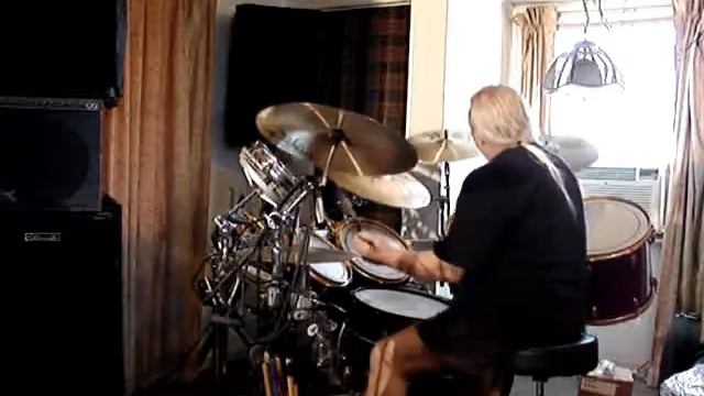 Ray's Drums For Badge (Live) By Eric Clapton смотреть онлайн