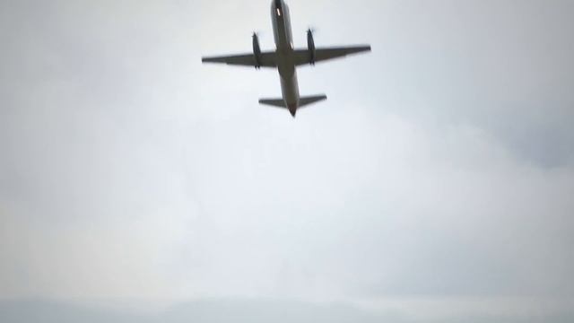 Why Planes Fly Over The North Pole But Not The South Pole смотреть онлайн