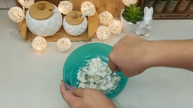 Рулетики из баклажана с творожной начинкой.