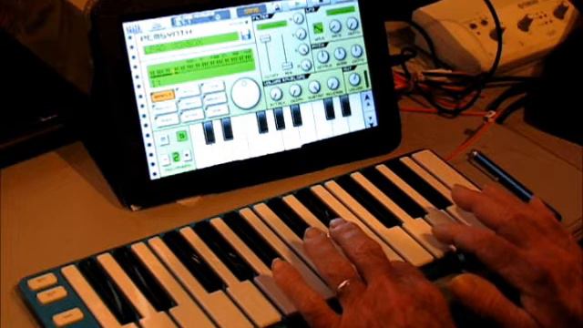 Is there latency? CME XKey, Dragon Touch A1X Quad Core, Caustic 3.1 смотреть онлайн