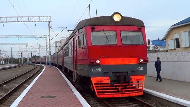 Электропоезд ЭР2К-1053 ст. Евпатория Курорт смотреть онлайн
