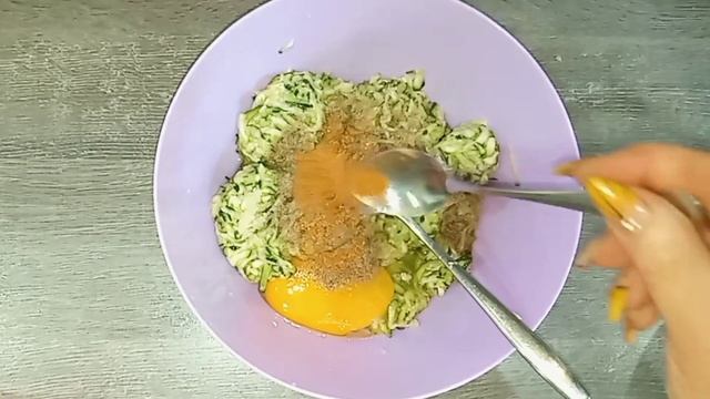 Драники из кабачков.Нежное вкусное овощное блюдо.которое подходит идеально для летнего завтрака смотреть онлайн