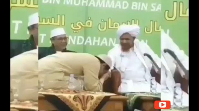 SUBHANALLOH... ROGER DANUARTA MENCIUM TANGAN HABIB UMAR BIN HAFIDZ смотреть онлайн