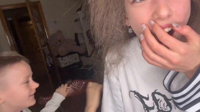 брат угадывает название косметики смотреть онлайн