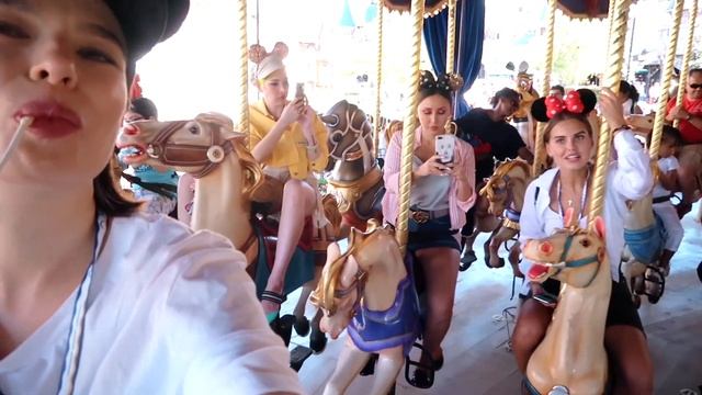 Карта желаний работает/Снова в Париже с Лэтуаль/Disneyland смотреть онлайн