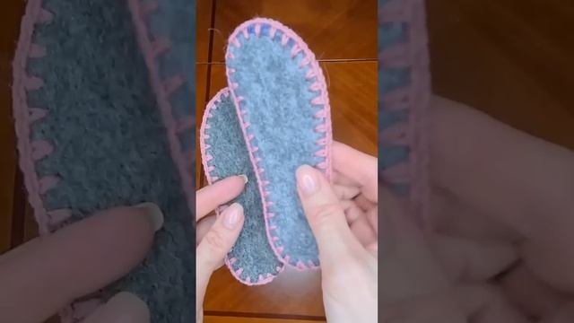 Такие тапочки вы ещё не вязали . Продолжение - в следующих видео смотреть онлайн