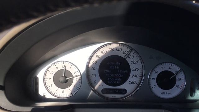 Mercedes E500 V8 W211 acceleration on 100 octane gas 0-220 acceleration смотреть онлайн