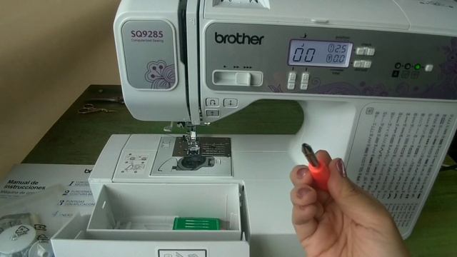Máquina de coser brother SQ 9285 y sus accesorios смотреть онлайн