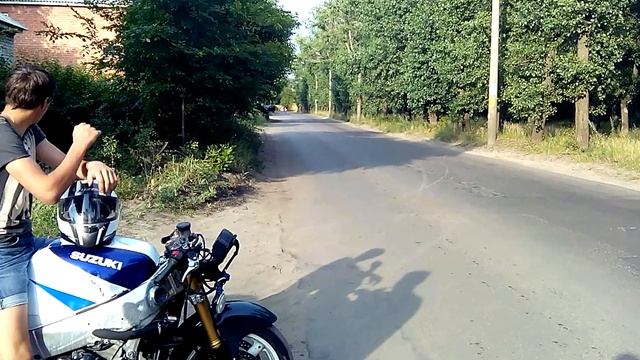 Honda cb400sf vs Suzuki rf400vr смотреть онлайн