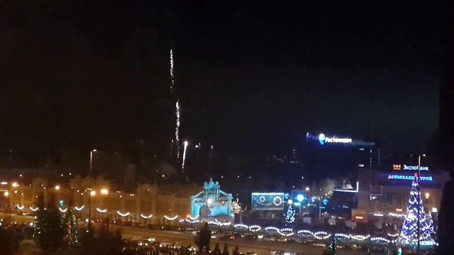 Новосибирск Площадь Ленина Салют в Новый год 2016 смотреть онлайн