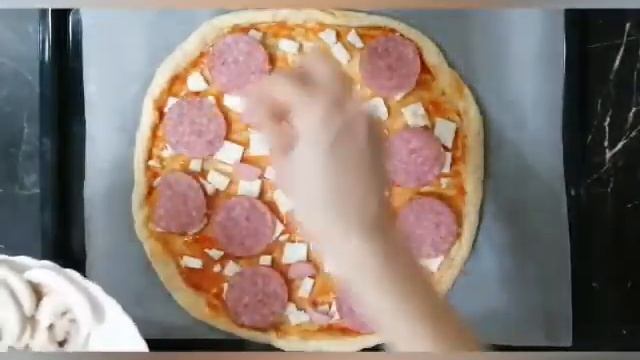 Пицца из готового дрожжевого слоеного теста. Вкусно, просто и быстро! смотреть онлайн