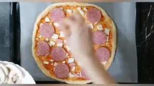 Пицца из готового дрожжевого слоеного теста. Вкусно, просто и быстро!