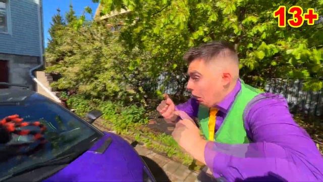 Mr. Joker on Camaro Put Spider on Windshield VS Mr. Joe on Lamborghini 13+ смотреть онлайн