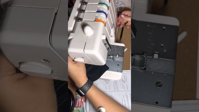 Merrylock 007: трехигольная плоская строчка на интерлоке