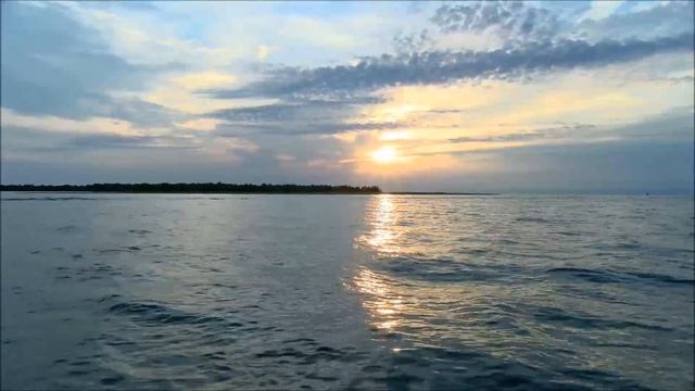 Вечерний круиз на катере ,,Леди Кейт,, по озеру Ири.Закат солнца над озером. смотреть онлайн