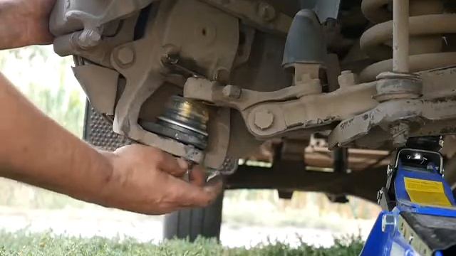 Замена нижней шаровой опоры "Соболь" своими руками. смотреть онлайн