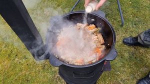 РЁБРЫШКИ С КАРТОШКОЙ  И ГРИБАМИ В  КАЗАНЕ НА КОСТРЕ.