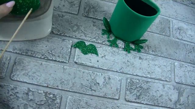 Лягушка и пчёлка из флакона шампуня . Поделки для письменного стола . смотреть онлайн