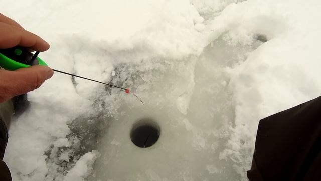 ПЕРВАЯ РЫБАЛКА В ЯНВАРЕ 2022 смотреть онлайн