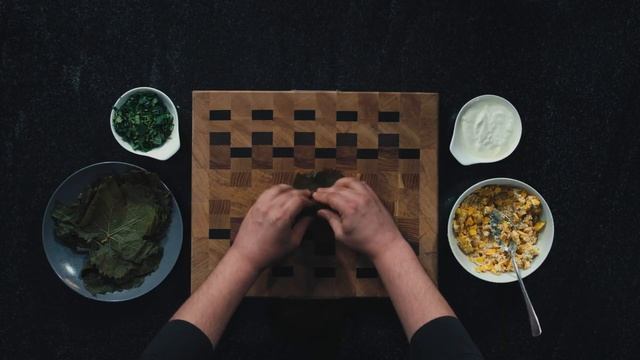 Готовим вкуснейшую овощную долму с булгуром и тыквой, с соусом из мацони с кинзой. смотреть онлайн