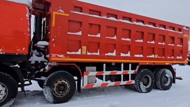 Самосвал HONGYAN 908 - лицензия Ивеко. Колёсная формула 8х4. Год выпуска 2021. Пробег 80 449 км смотреть онлайн