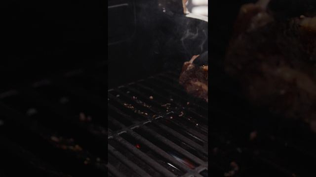 Стейк паук на газовом гриле смотреть онлайн