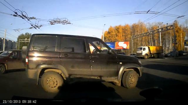 Дебил на дороге!!!!!! смотреть онлайн